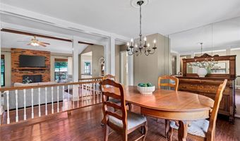 1431 Dietrich Oaks Dr, Ballwin, MO 63021