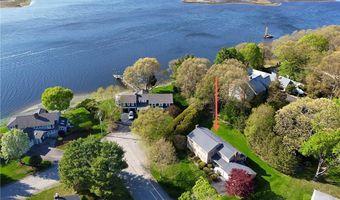11 Henry Dr, Barrington, RI 02806