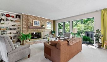 731 Creekside Dr 38, Aurora, OH 44202