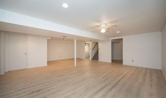 119 Smith Dr, Ballwin, MO 63011