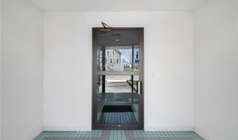 970 Hope St, Bristol, RI 02809