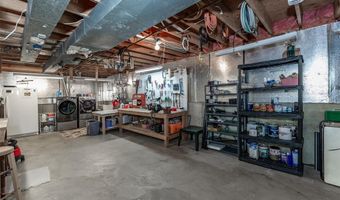 765 Spring Hill Farm Dr, Ballwin, MO 63021