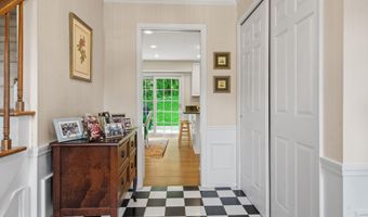 17 Greyledge Dr, Albany, NY 12211