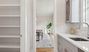 2150 N STAFFORD St, Arlington, VA 22207
