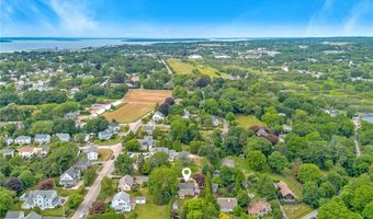 7 Boulevard E, Middletown, RI 02842