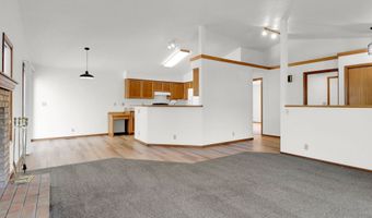 5689 D St, Springfield, OR 97478