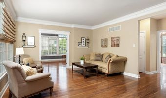 6 SLEEPY HOLLOW Ct, Allentown, NJ 08501
