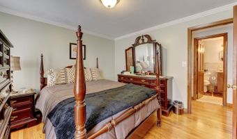 4 Lee Cir, Bloomfield, CT 06002