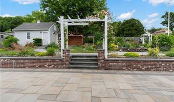 6 Varnum Ave, Bristol, RI 02809