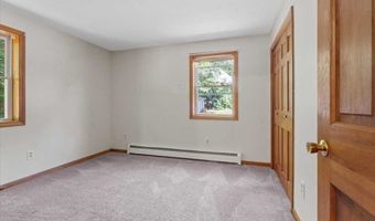 9 Iriquois Dr, Ashburnham, MA 01430