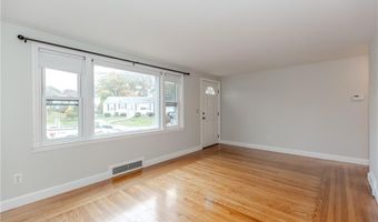 189 Poplar Dr, Cranston, RI 02920