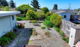 311 MAPLE St, Brookings, OR 97415