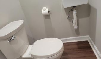 2250 N QUANTICO St, Arlington, VA 22205