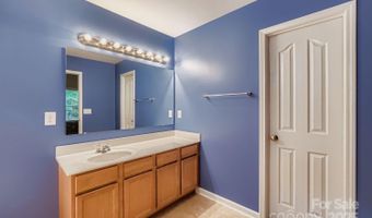1305 Lauren Village Dr, Charlotte, NC 28213