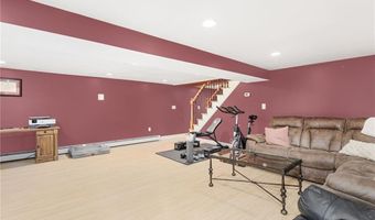 7 Jencks Rd, Cumberland, RI 02864