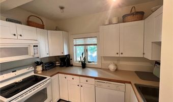 28 Calvert St 1, Newport, RI 02840