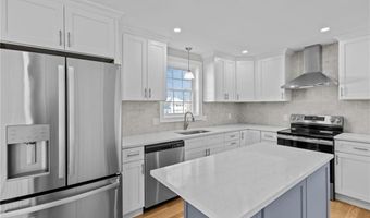 253 Central St, Lincoln, RI 02865