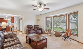 2012 Country Cove Ln, Altoona, IA 50009