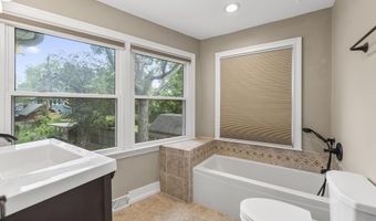 2327 Donald St, Ames, IA 50014