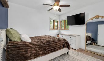 690 W Willow Gln, Addison, IL 60101