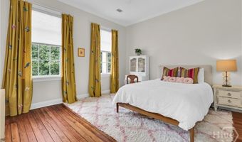 221 E 32nd St, Savannah, GA 31401