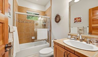 611 Forest St, Ashland, OR 97520