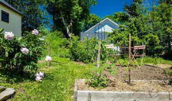 21 Elm St, Belfast, ME 04915