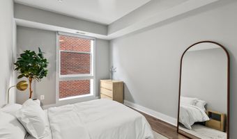 1102 S HIGHLAND St 3, Arlington, VA 22204
