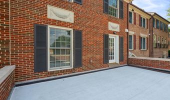 2317 S QUEEN St, Arlington, VA 22202