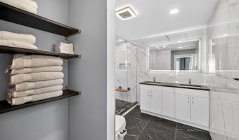 24 W Berkley Dr, Arlington Heights, IL 60004