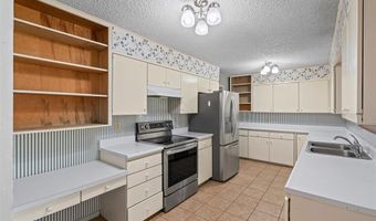 106 Oakwood Dr, Keene, TX 76059