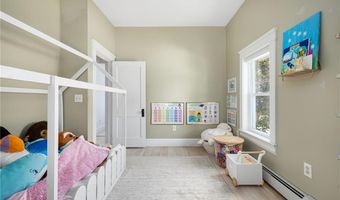 110 Spofford Ave, Warwick, RI 02888