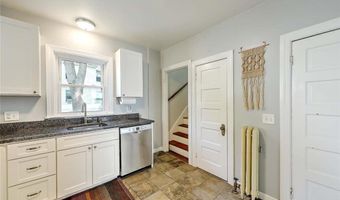 15 Wollaston St, Cranston, RI 02910