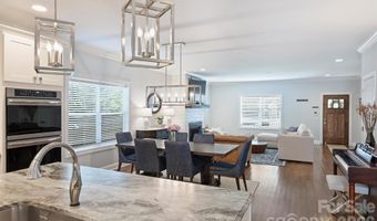 1617 Hawthorne Ln, Charlotte, NC 28205