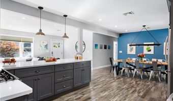 4 James St, Middletown, RI 02842