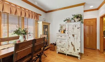 15733 Pine Cir, Basehor, KS 66007