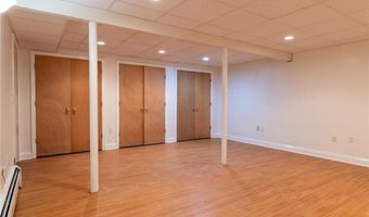 91 Inez St, Narragansett, RI 02882