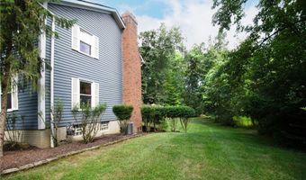 610 Deep Woods Dr, Aurora, OH 44202