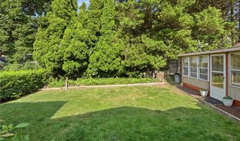 247 W Main Rd, Middletown, RI 02842