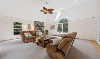29 Weatherdeck Dr, Bourne, MA 02532