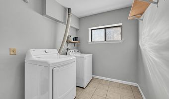 26 Essex Ct 26, Brookfield, CT 06804