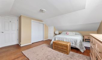 25 Meadow Ln, Amityville, NY 11701
