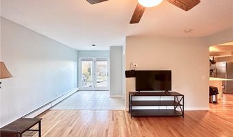 24 High St, Middletown, RI 02842