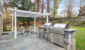 4004 ESTABROOK Dr, Annandale, VA 22003