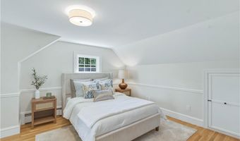 3 Sundale Rd, Cranston, RI 02921