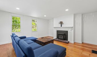 259 Falmouth Rd, Falmouth, ME 04105