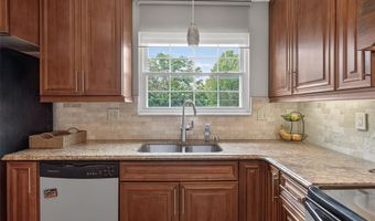 100 Holly Green Dr, Ballwin, MO 63021