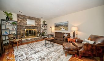 1402 Winaki Trl, Algonquin, IL 60102