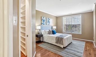 4691 LONGSTREET Ln 202, Alexandria, VA 22311