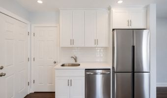 180 Dupont Pl, Bridgeport, CT 06611